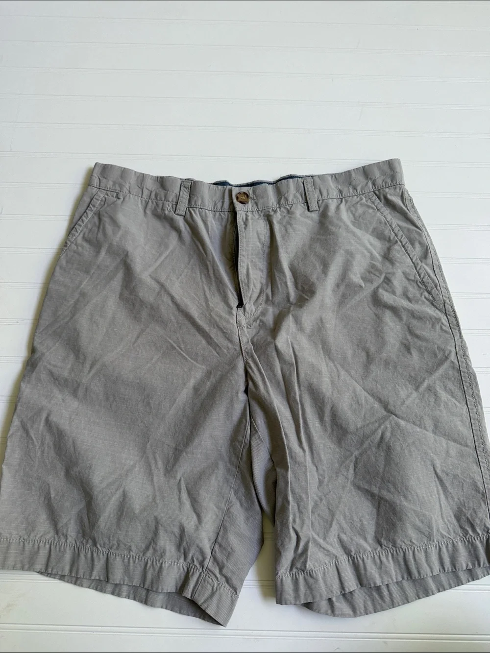 (344)Tommy Hilfiger Men's Light Gray Flat-Front Shorts